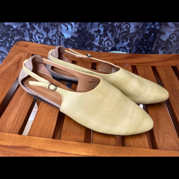 Yuko Imanishi buckled flats designer shoes supple leather Sz 39 European US 9 - Picture 3 of 9